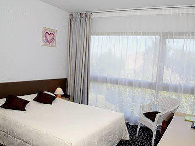 Hotel-restaurant La Belle Poule - Contact Hotel 3*